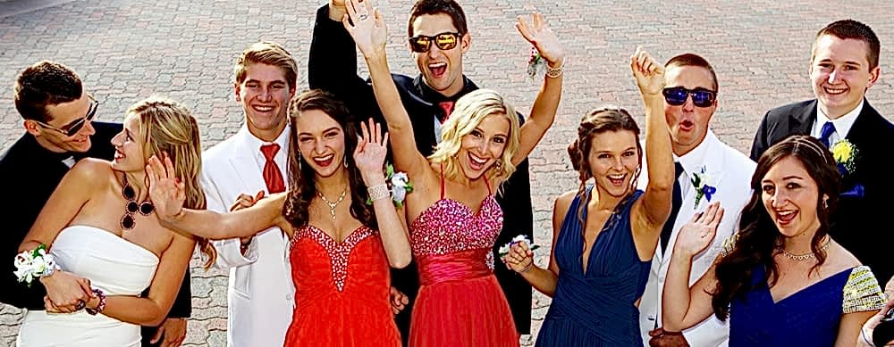 Abschlussball Limousine - miete eine Limousine für dein Kind Die Schule ist zu Ende und der Abschlussball naht und es ist Zeit zum Tanzen